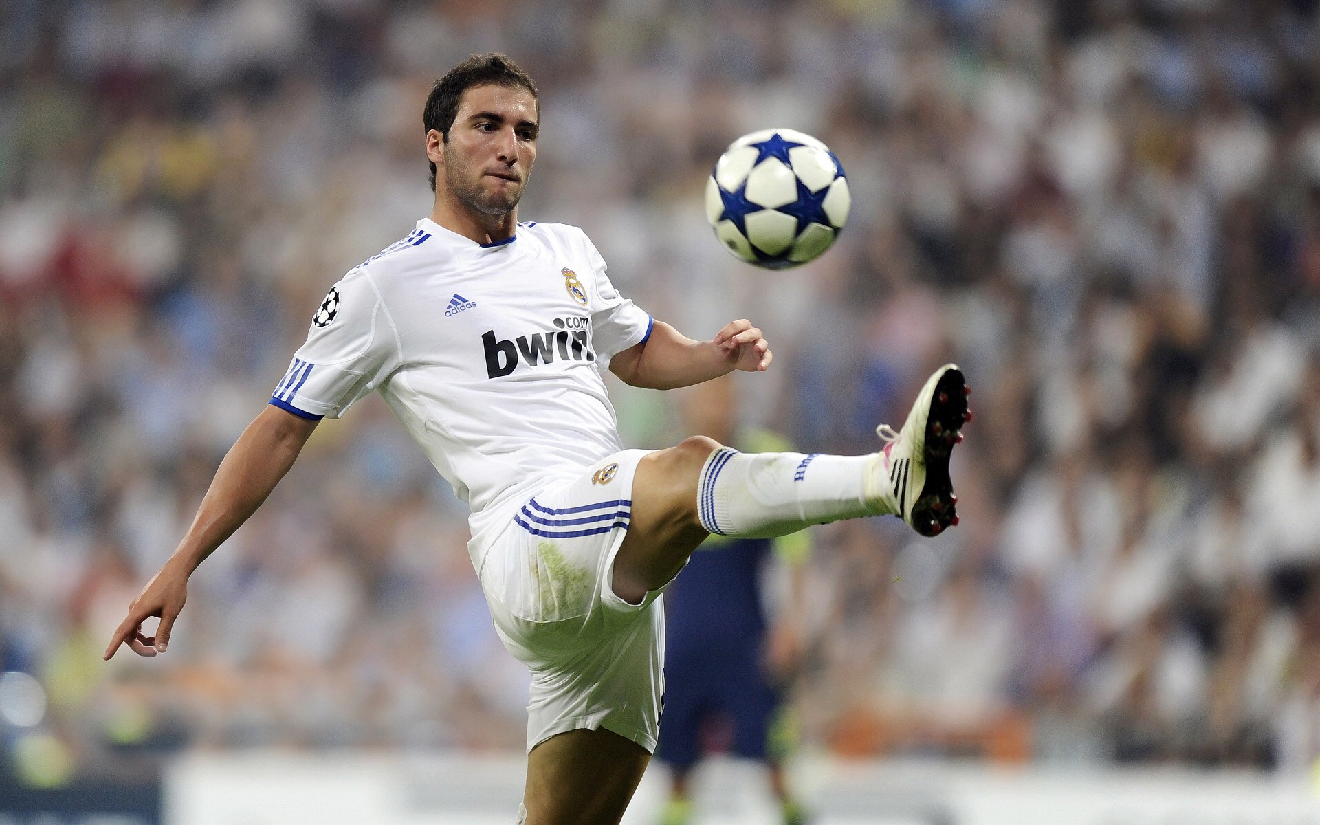 伊布爆发，威尔士正面击溃AC米兰，一场颠覆欧洲足球认知的史诗对决