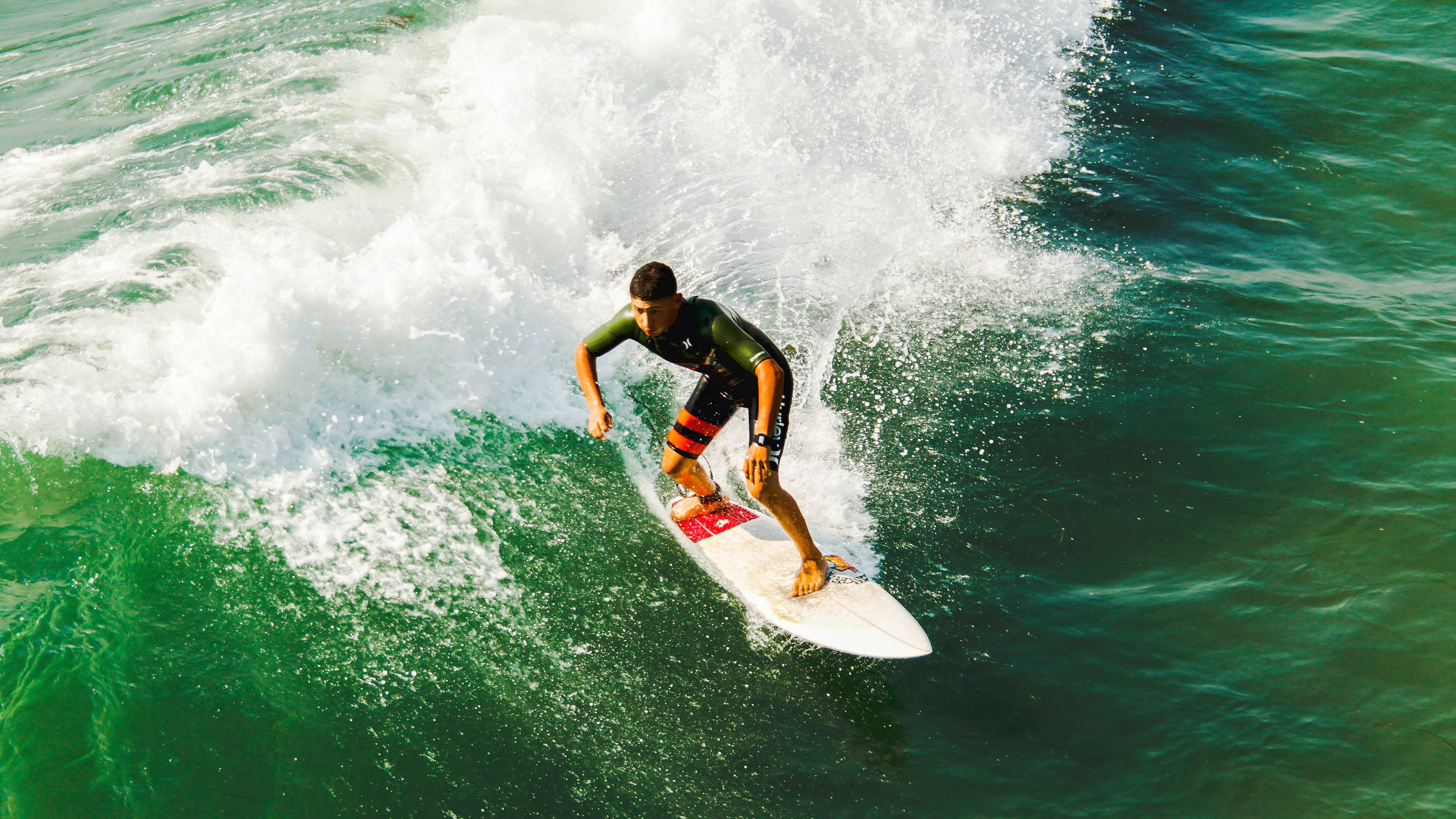 开云体育中国-骑士逆转猛龙，当格林在英超接管比赛，体育的逆转美学如何跨越边界？