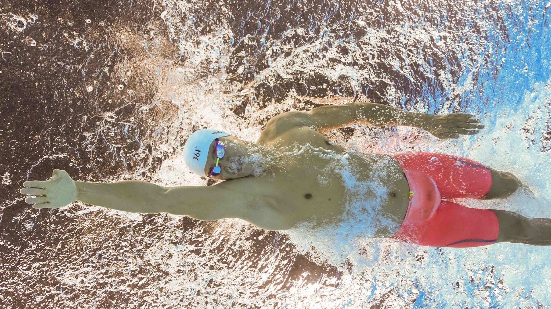 当几内亚掀翻马赛,京多安在德甲争冠战接管比赛,足球世界里的非中心叙事